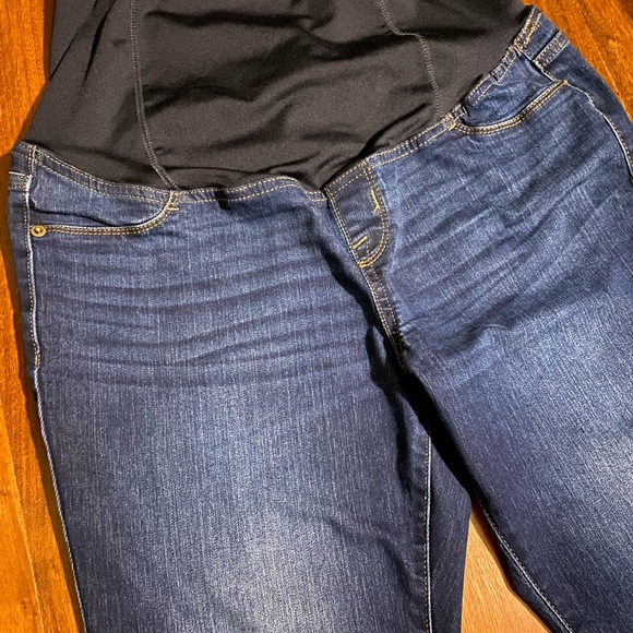 ❤️DARK WASH MATERNITY JEANS❤️ - Picture 4 of 7